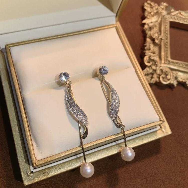 Temperament Wings Pearl Diamond Earrings