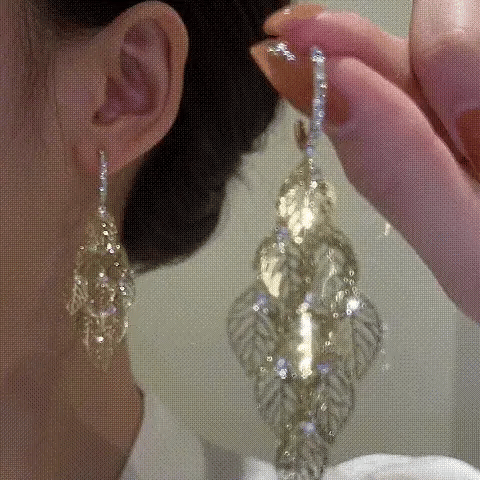 HOLLOW LEAF EARRINGS