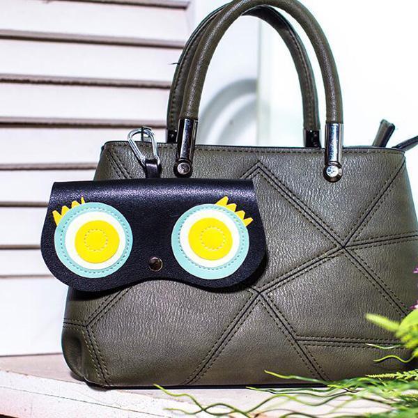 PORTABLE CARTOON SUNGLASSES CASE HOLDER