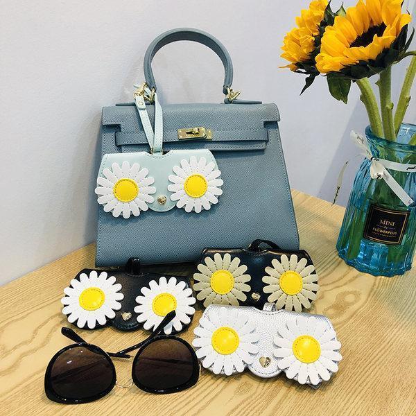 PORTABLE CARTOON SUNGLASSES CASE HOLDER